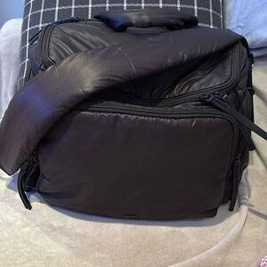 Caraa Diaper Bag
Lightly used like new very comfortable.